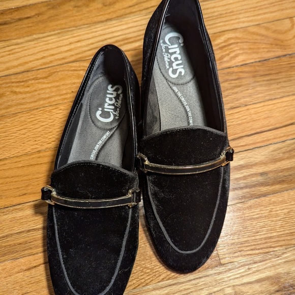Circus by Sam Edelman Black Velvet Loafers with Gold Hardware - Picture 1 of 4